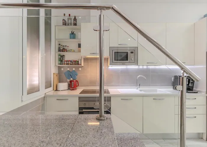 Vila Renovated In Americas Sea Coast