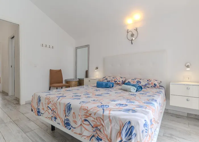 Vila Renovated In Americas Sea Coast *