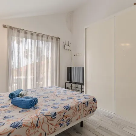 Villa Renovated In Americas Sea Coast *